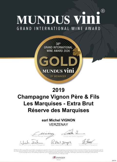 Réserve des Marquises 2018, Grand Cru, Extra Brut wine label with gold award details and signatures.
